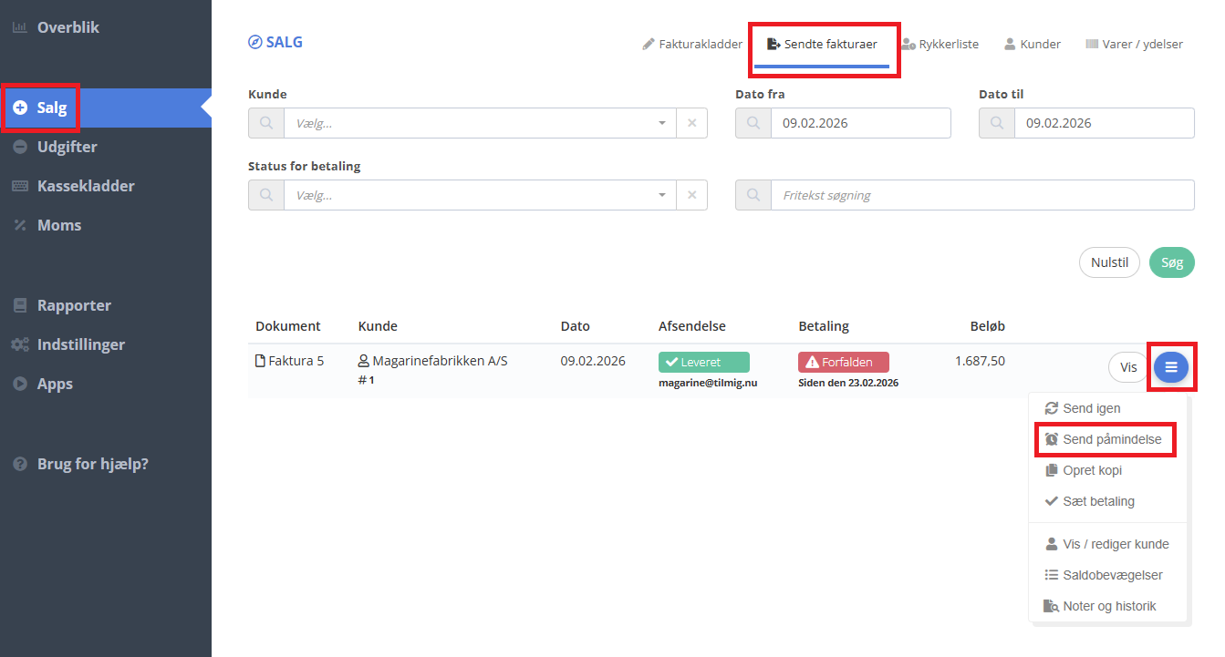 Find fakturaen i fanen Sendte fakturaer og vælg Send påmindelse i menuen ud for denne